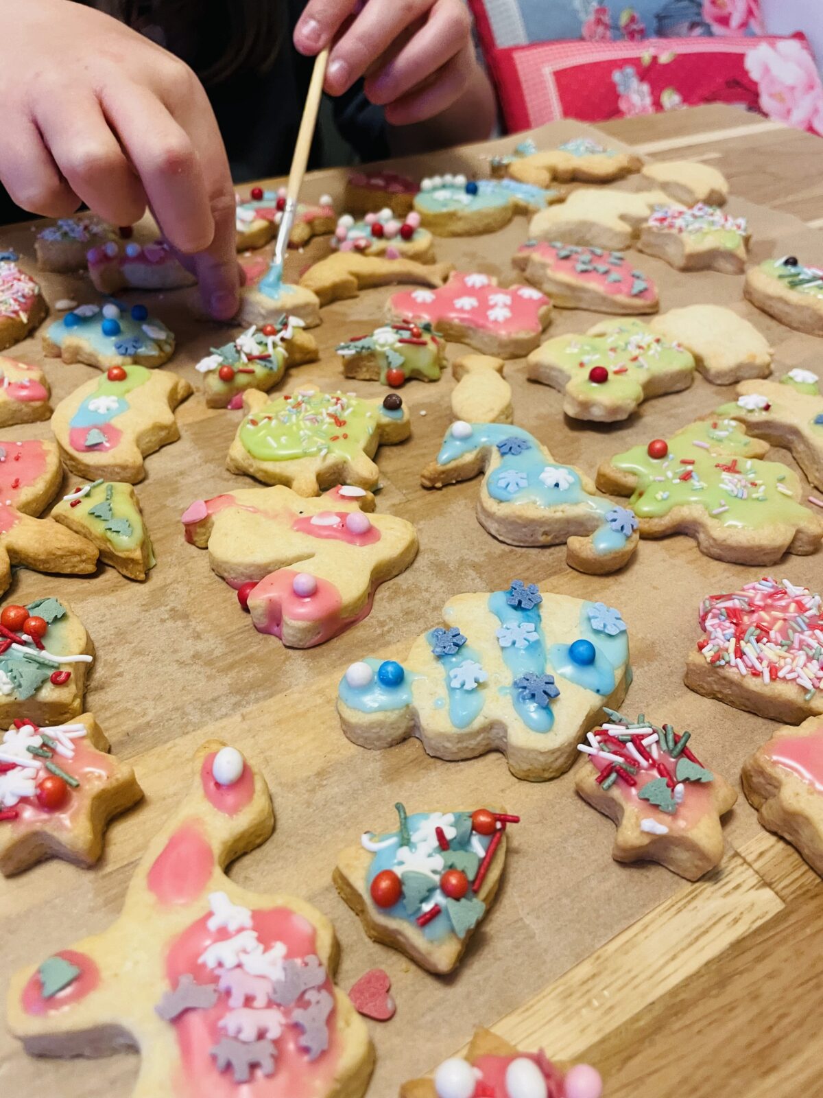 Weihnachtskekse backen