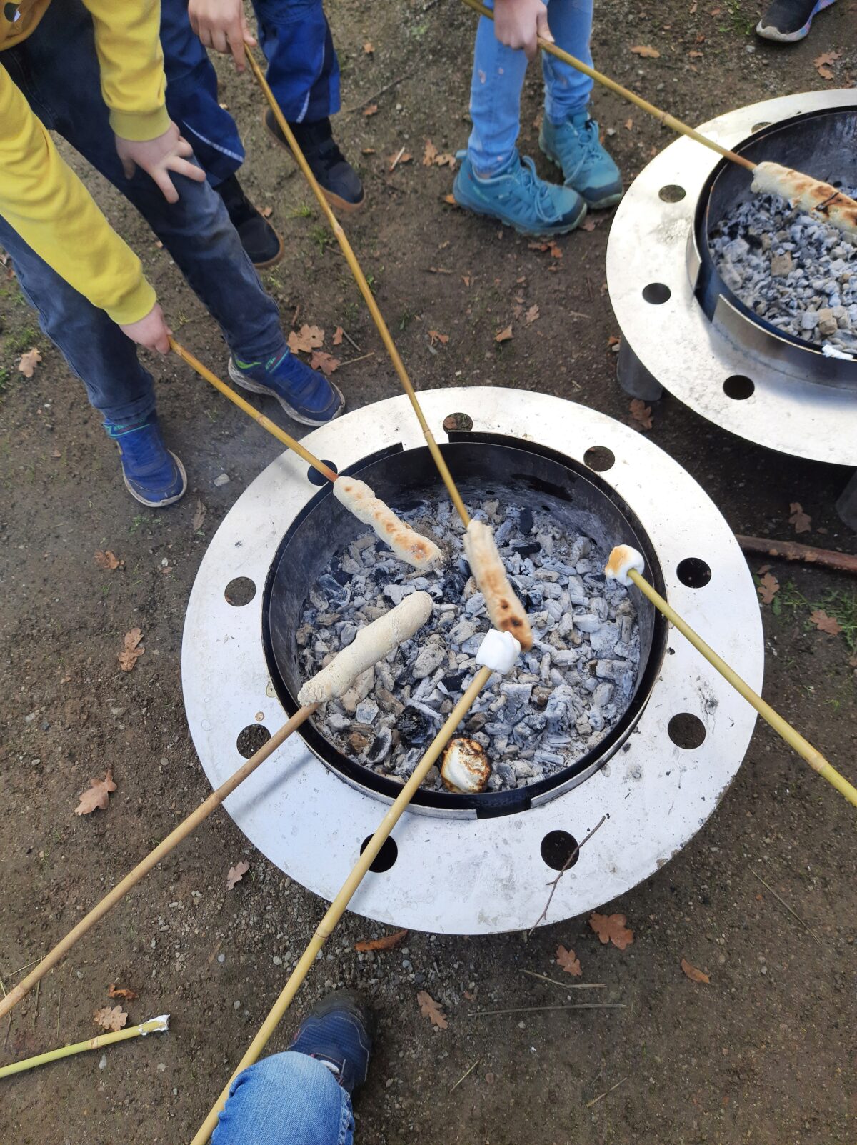 Lagerfeuer und Stockbrot